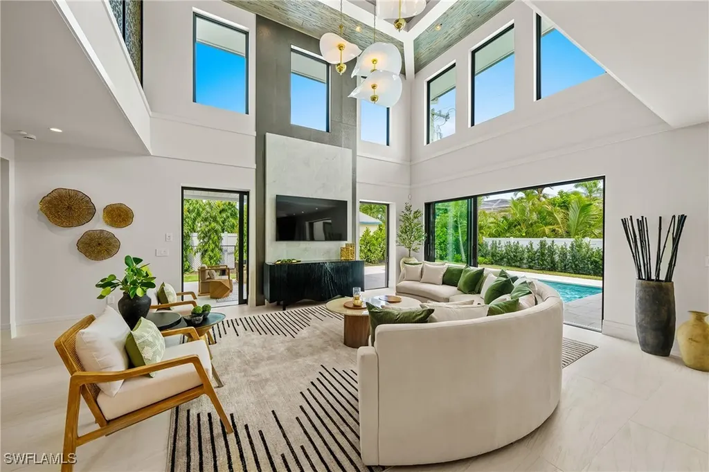 1261 13th Avenue N Naples FL 34102