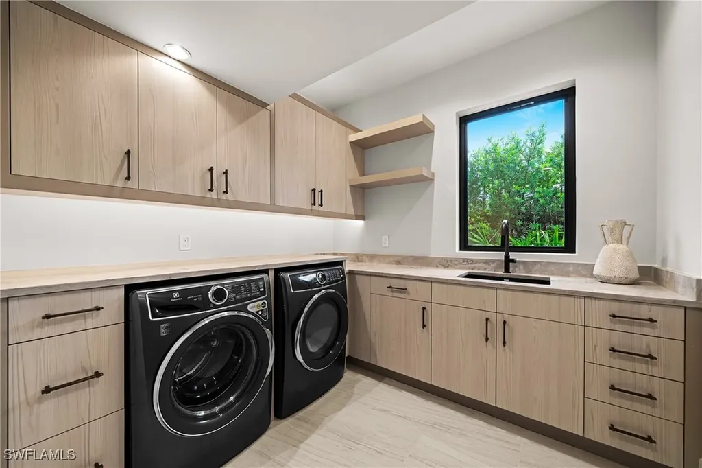 1261 13th Avenue N Naples FL 34102