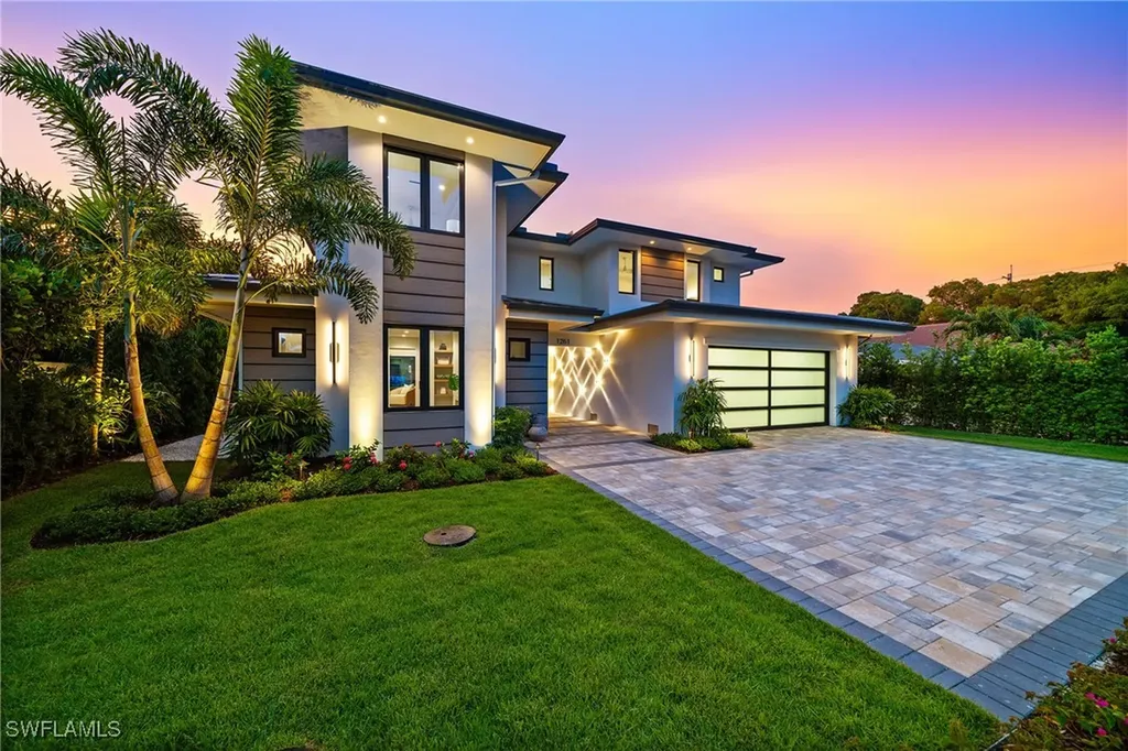 1261 13th Avenue N Naples FL 34102