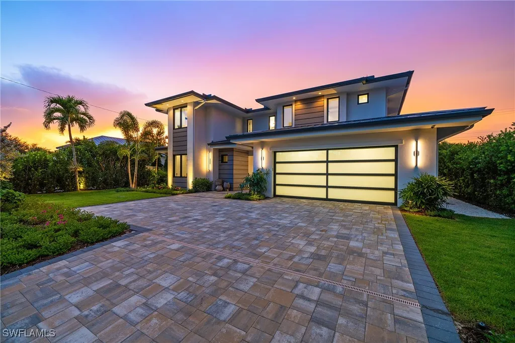 1261 13th Avenue N Naples FL 34102