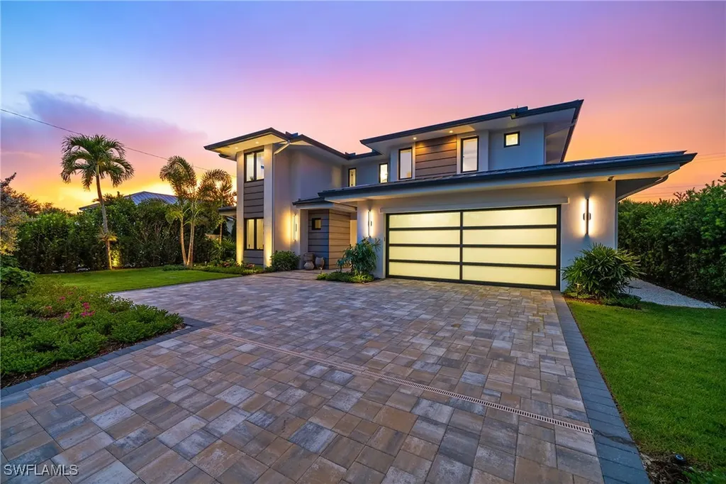 1261 13th Avenue N Naples FL 34102
