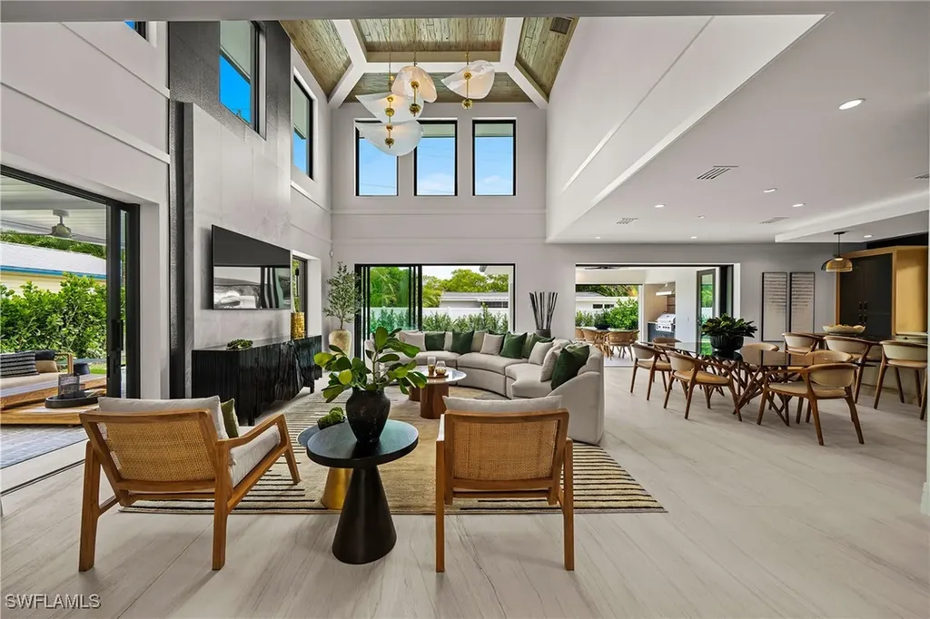 1261 13th Avenue N Naples FL 34102