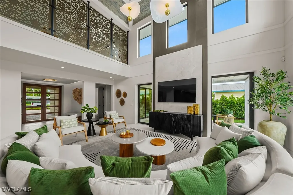 1261 13th Avenue N Naples FL 34102