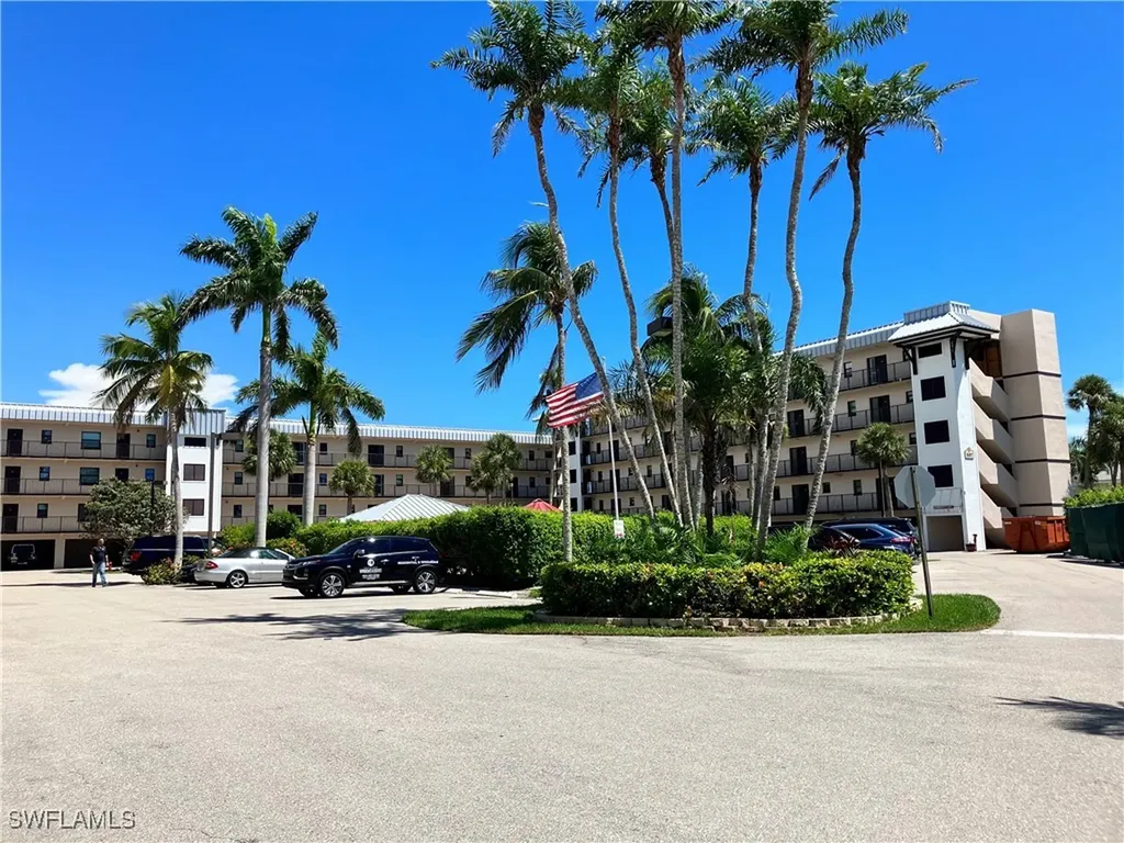 807 River Point Drive Naples FL 34102
