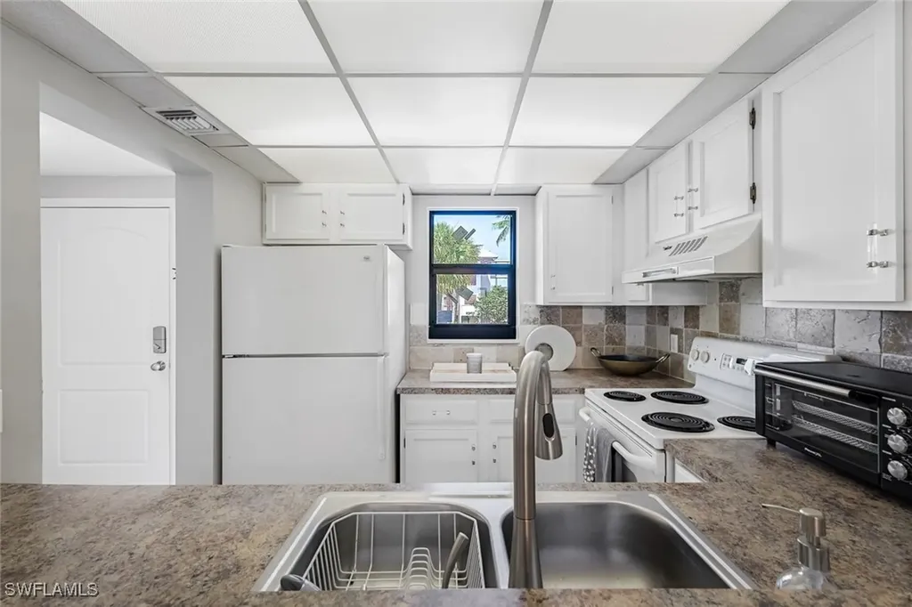 807 River Point Drive Naples FL 34102