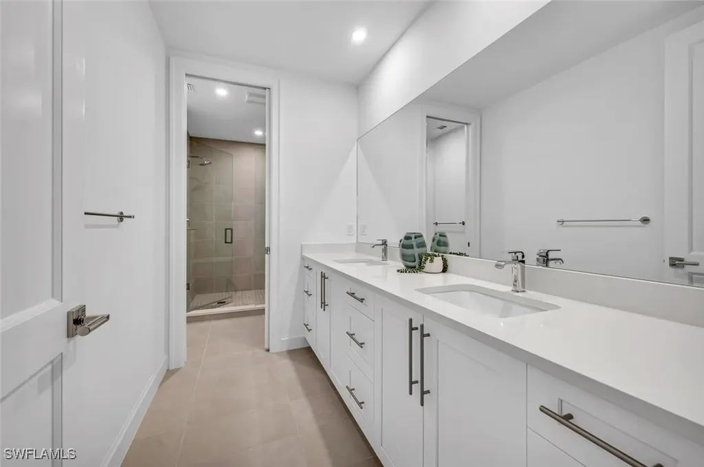 1125 Central Avenue Naples FL 34102