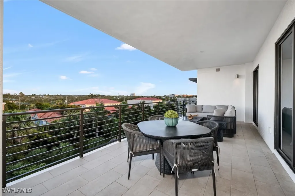 1125 Central Avenue Naples FL 34102