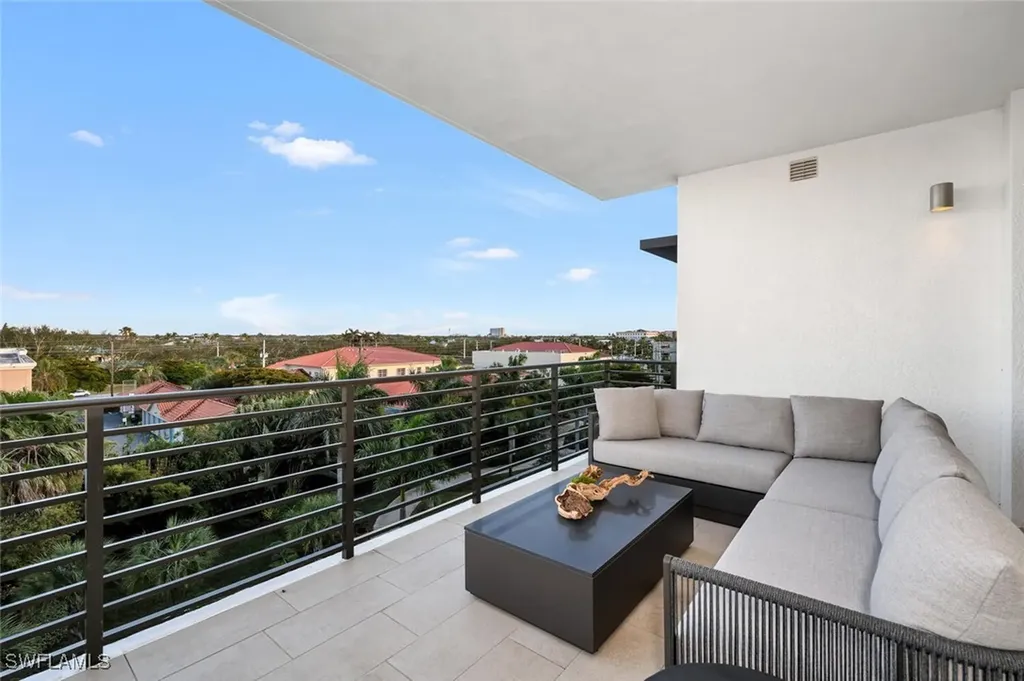 1125 Central Avenue Naples FL 34102