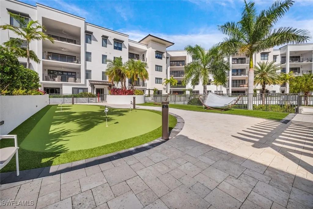 1125 Central Avenue Naples FL 34102