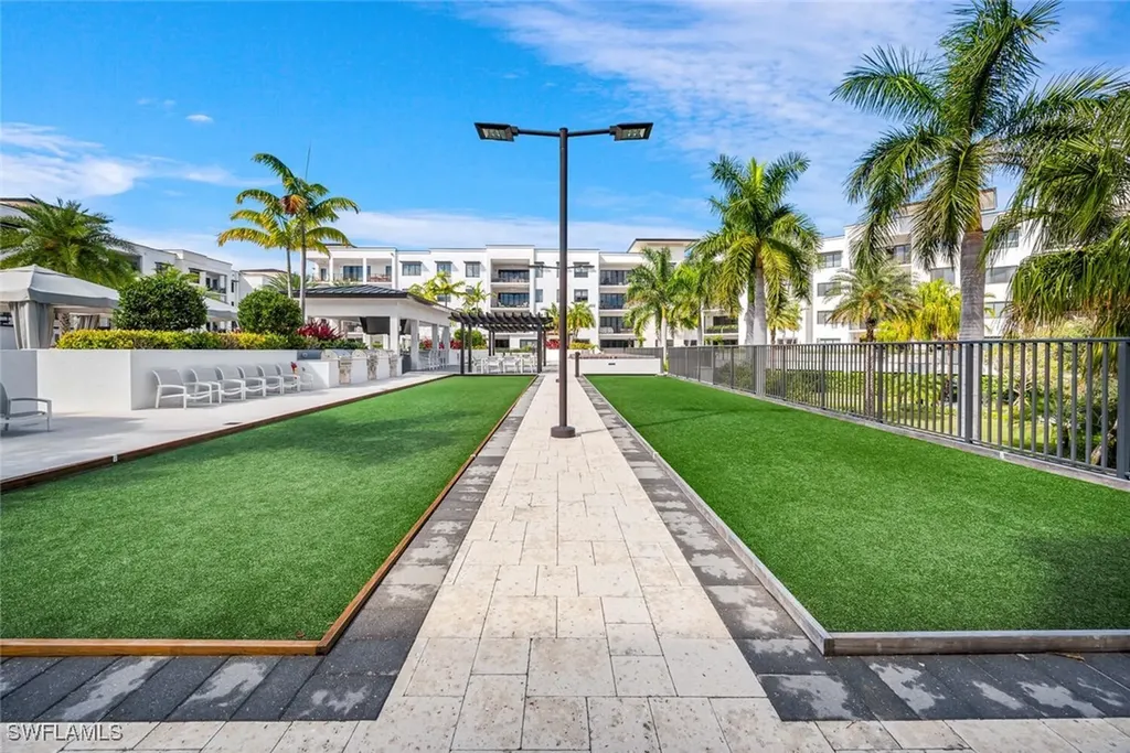 1125 Central Avenue Naples FL 34102