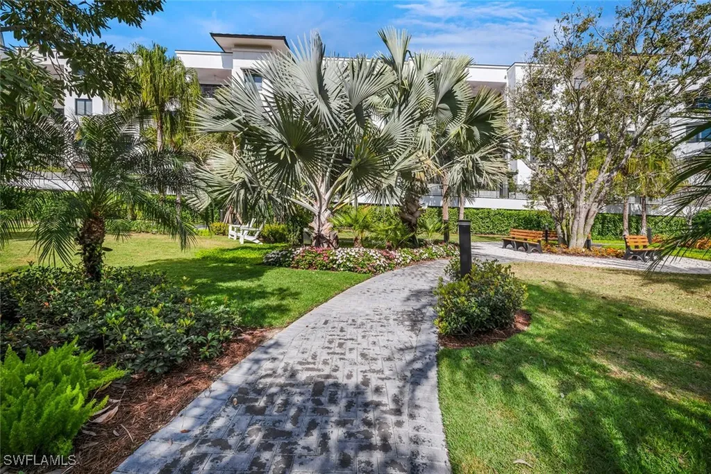 1125 Central Avenue Naples FL 34102