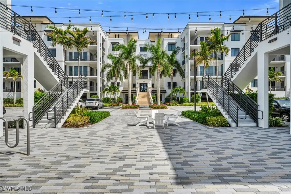 1125 Central Avenue Naples FL 34102