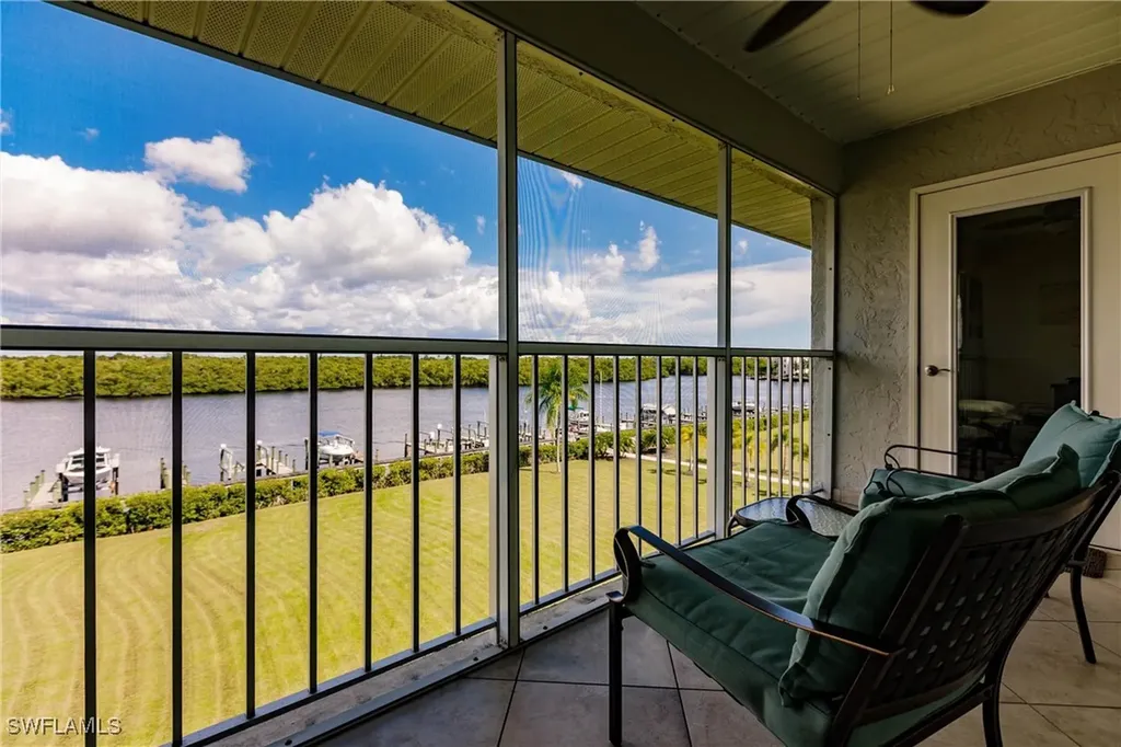 307 Goodlette-frank Road S Naples FL 34102