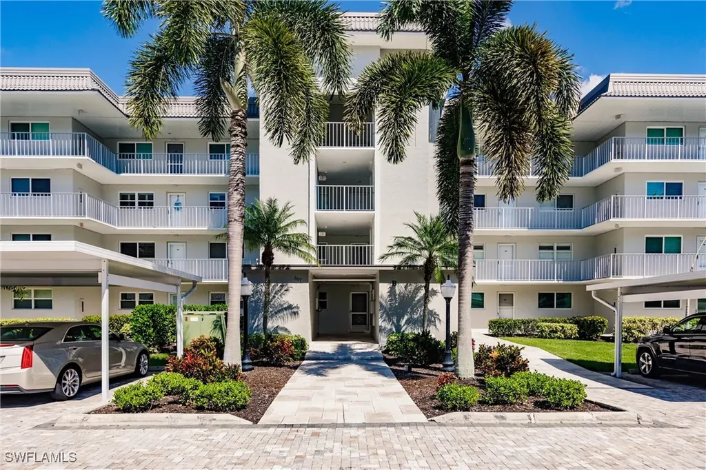 307 Goodlette-frank Road S Naples FL 34102