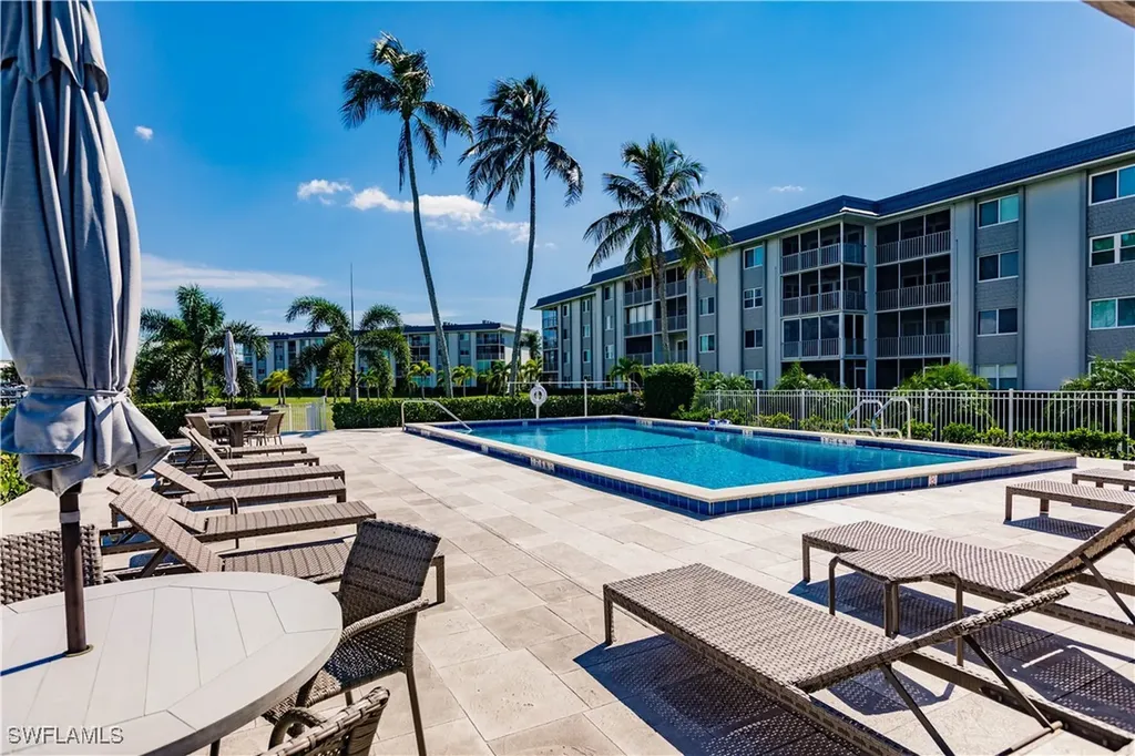 307 Goodlette-frank Road S Naples FL 34102