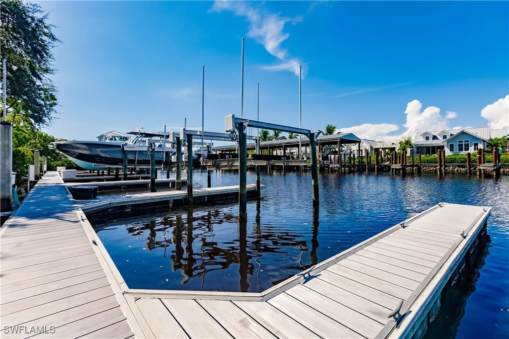 307 Goodlette-frank Road S Naples FL 34102