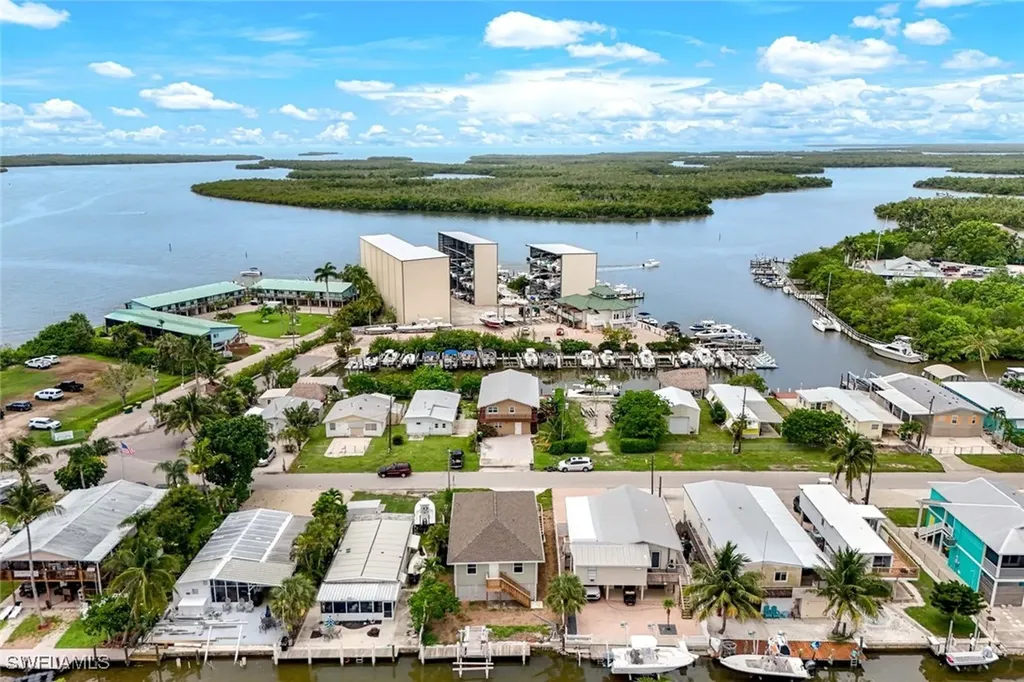 627 Palm Avenue Goodland FL 34140