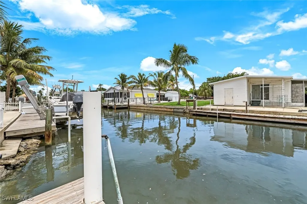 627 Palm Avenue Goodland FL 34140