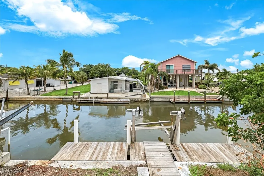 627 Palm Avenue Goodland FL 34140
