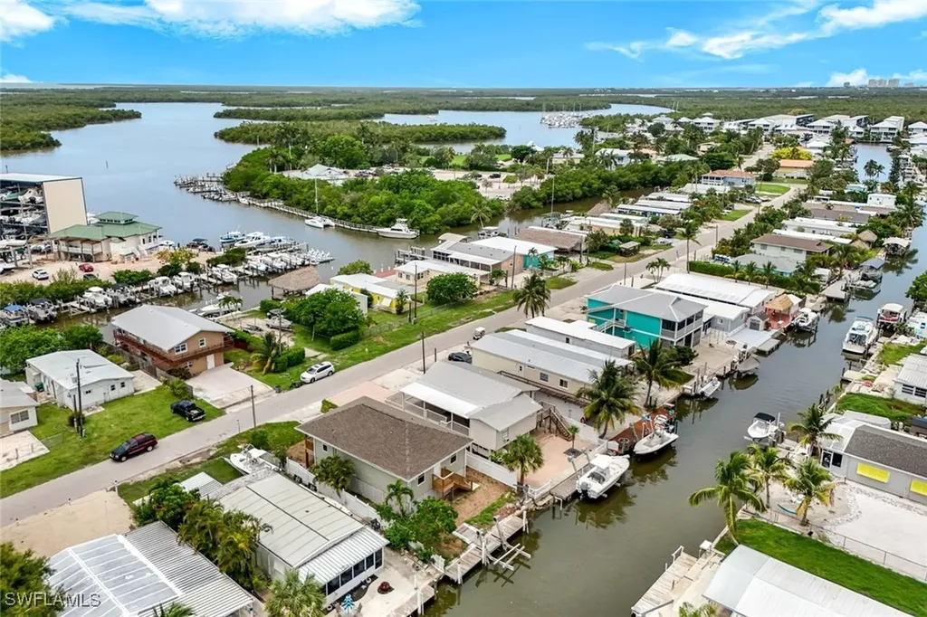 627 Palm Avenue Goodland FL 34140