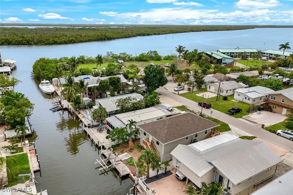 627 Palm Avenue Goodland FL 34140