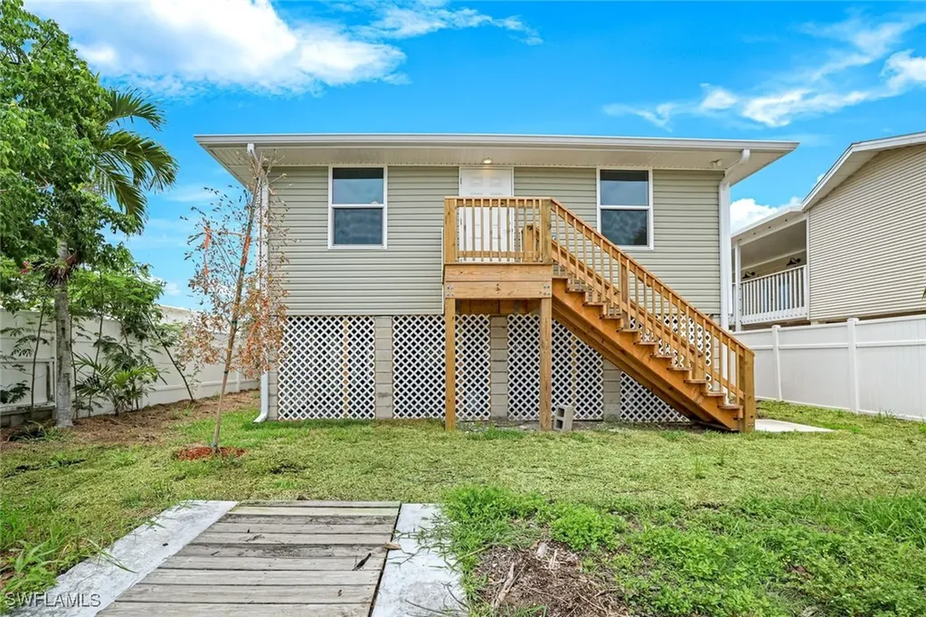 627 Palm Avenue Goodland FL 34140