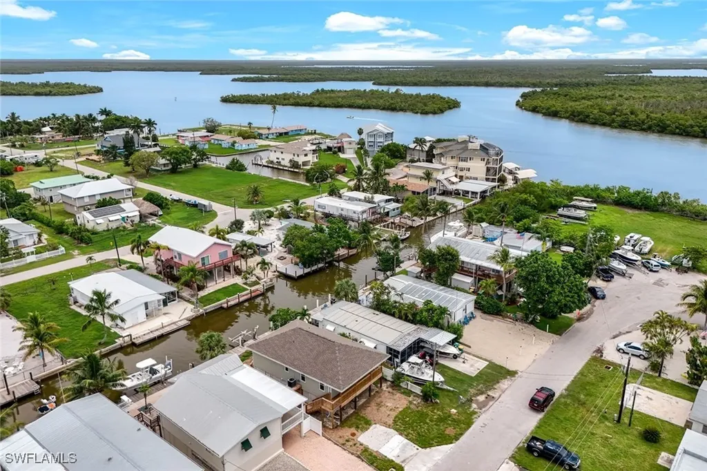 627 Palm Avenue Goodland FL 34140