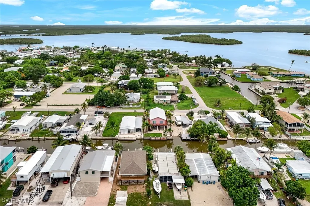627 Palm Avenue Goodland FL 34140