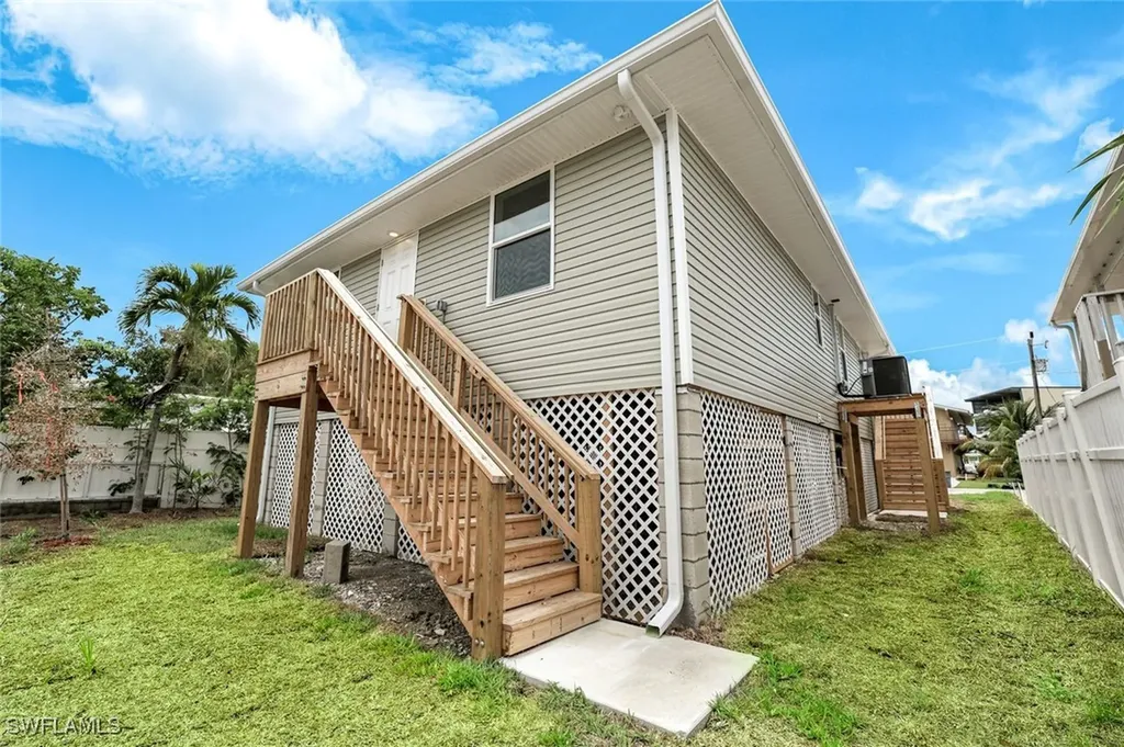 627 Palm Avenue Goodland FL 34140