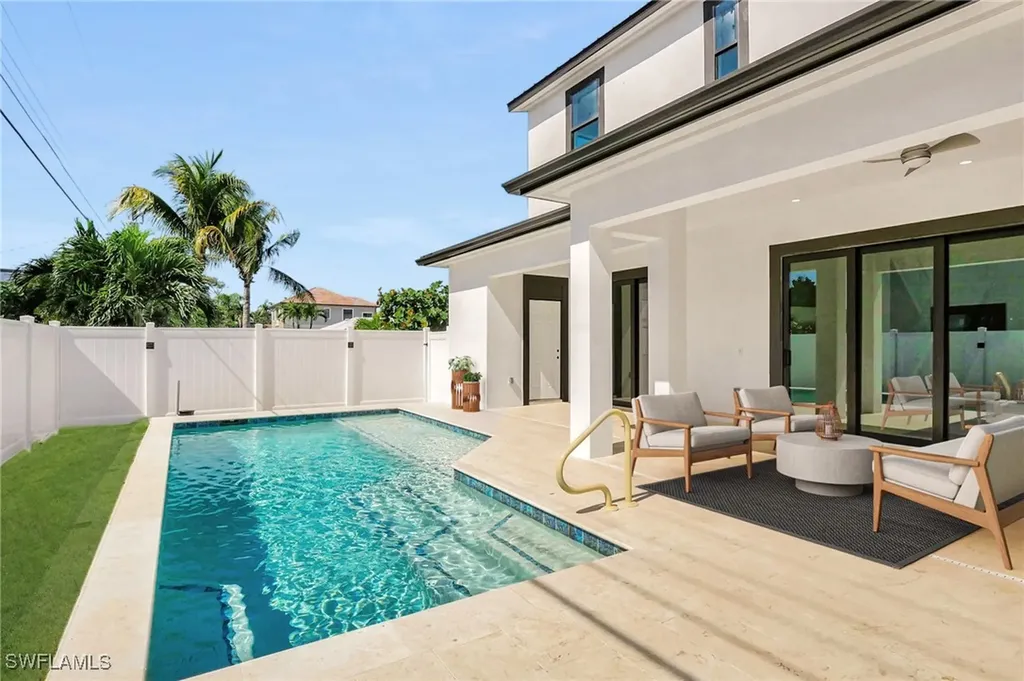 596 97th Avenue N Naples FL 34108