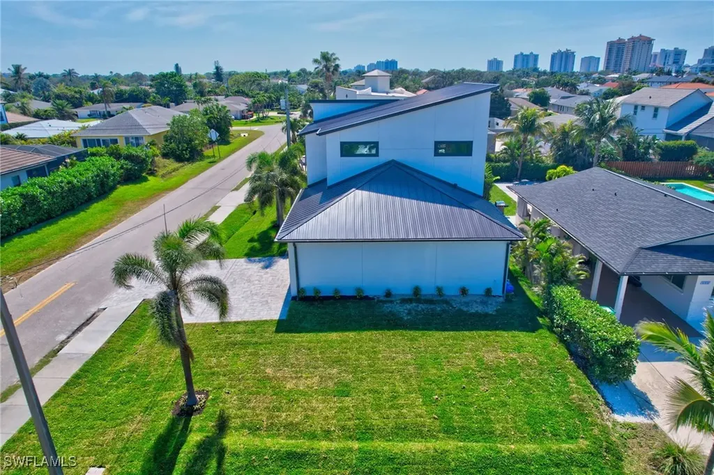 596 97th Avenue N Naples FL 34108