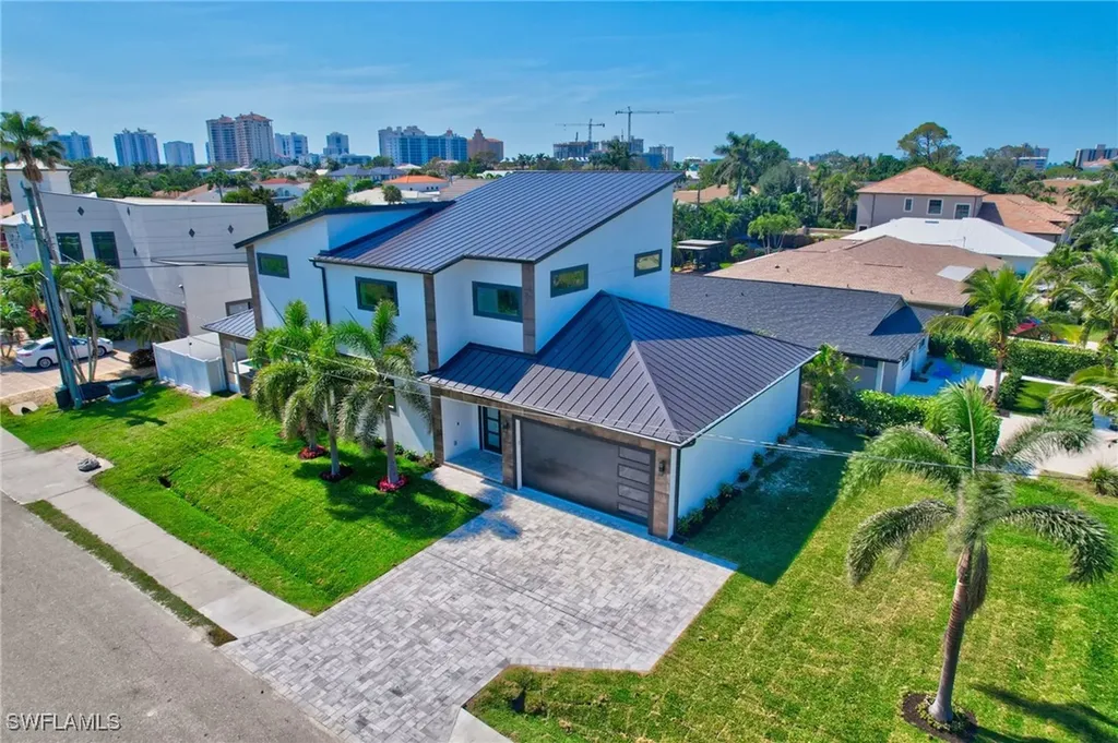 596 97th Avenue N Naples FL 34108