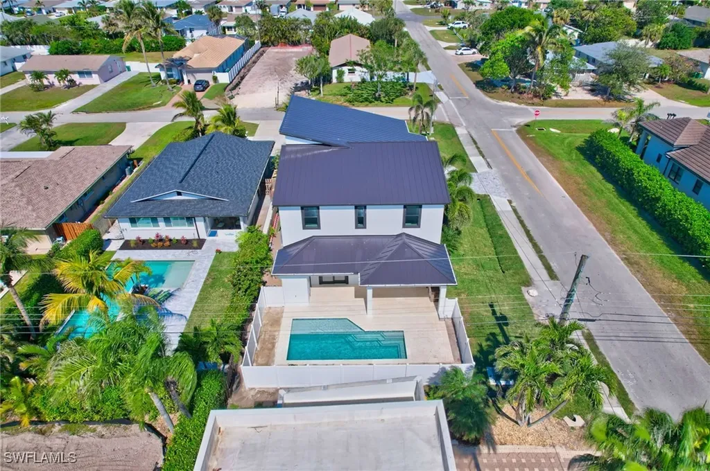 596 97th Avenue N Naples FL 34108