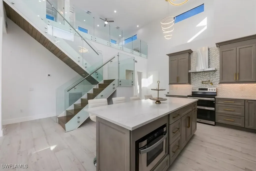 596 97th Avenue N Naples FL 34108