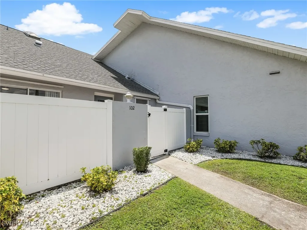 621 SW 3rd Court Cape Coral FL 33991