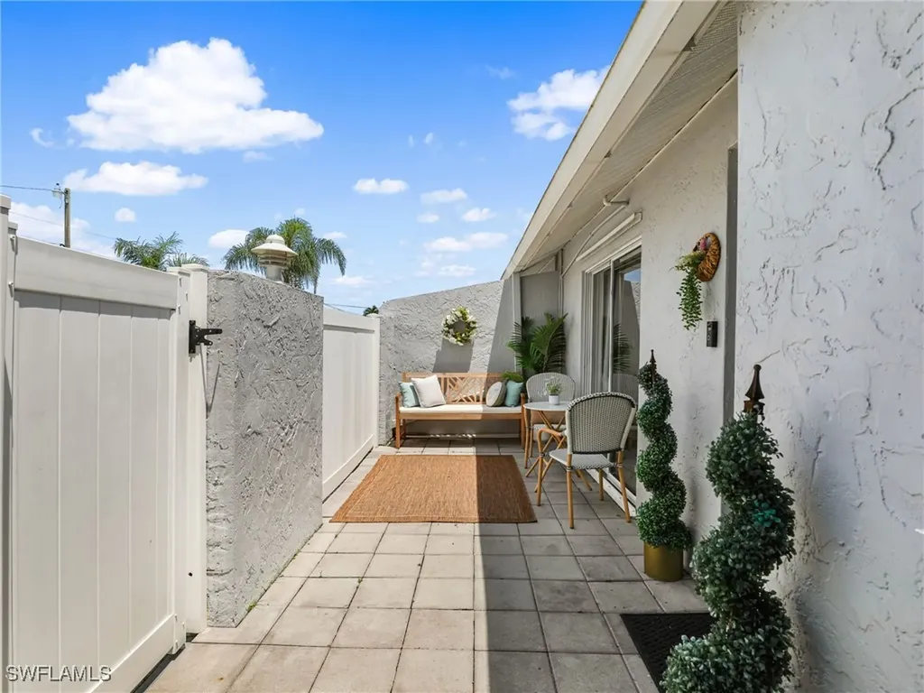 621 SW 3rd Court Cape Coral FL 33991