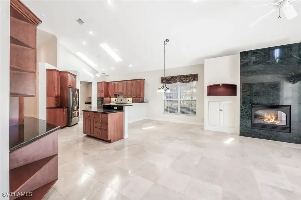 5072 Kensington High Street Naples FL 34105