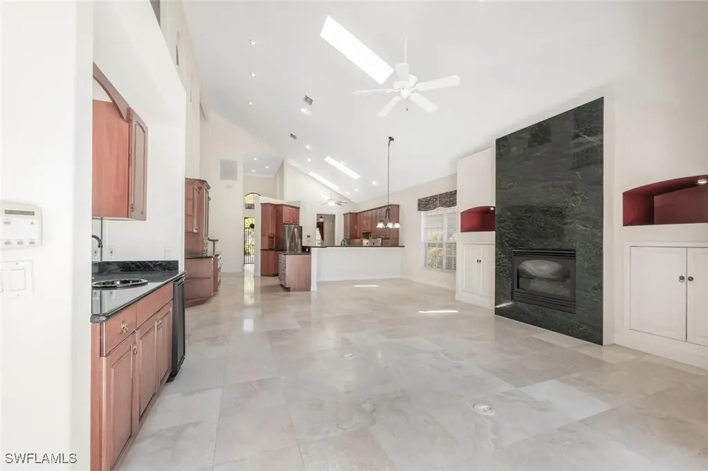 5072 Kensington High Street Naples FL 34105