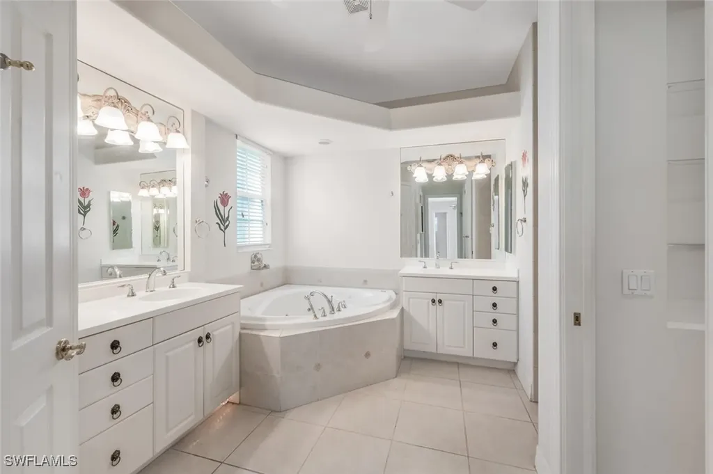 5072 Kensington High Street Naples FL 34105