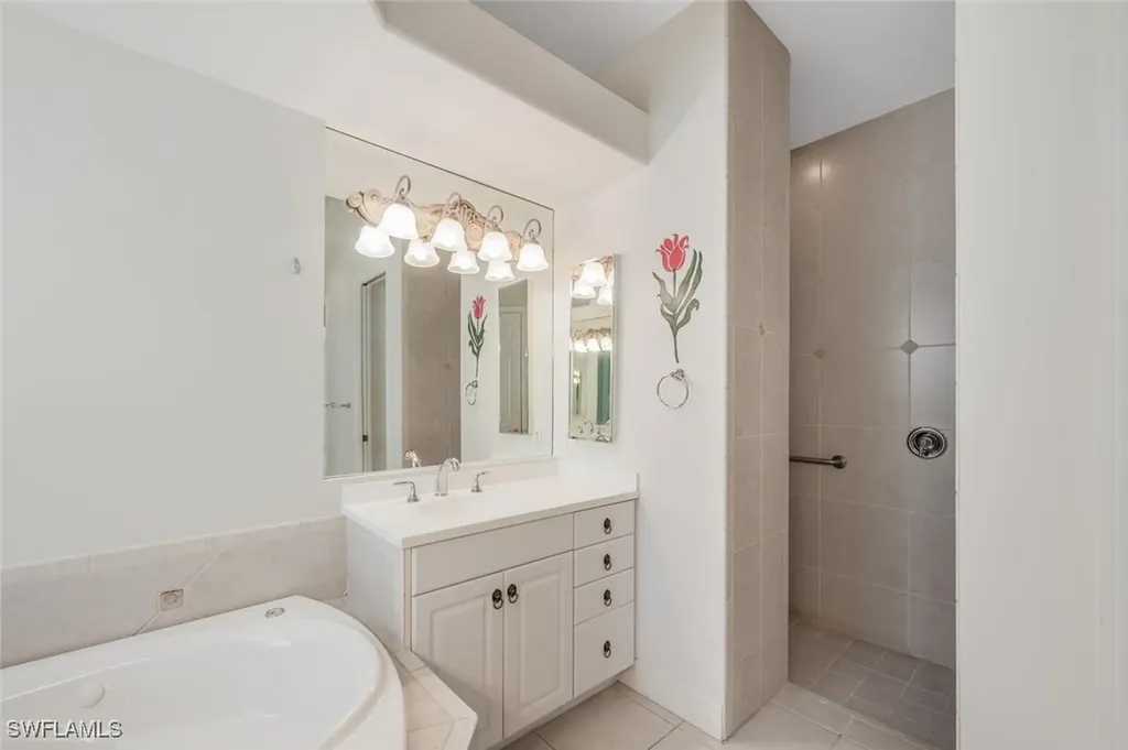 5072 Kensington High Street Naples FL 34105