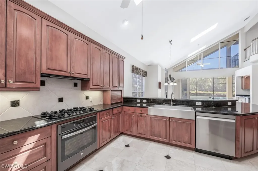 5072 Kensington High Street Naples FL 34105