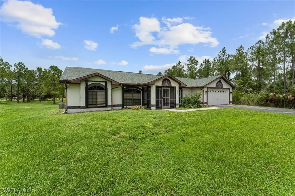 2905 10th Avenue SE Naples FL 34117