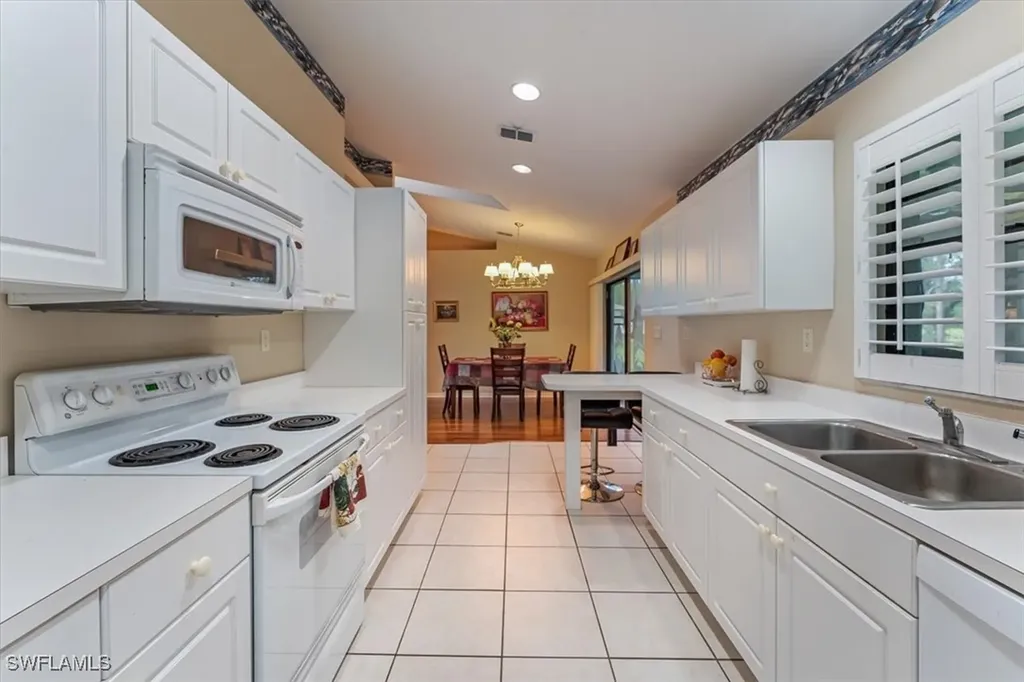2905 10th Avenue SE Naples FL 34117
