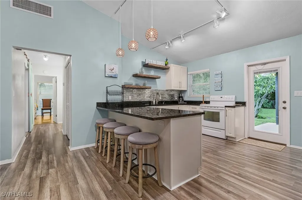 1281 10th Street N Naples FL 34102