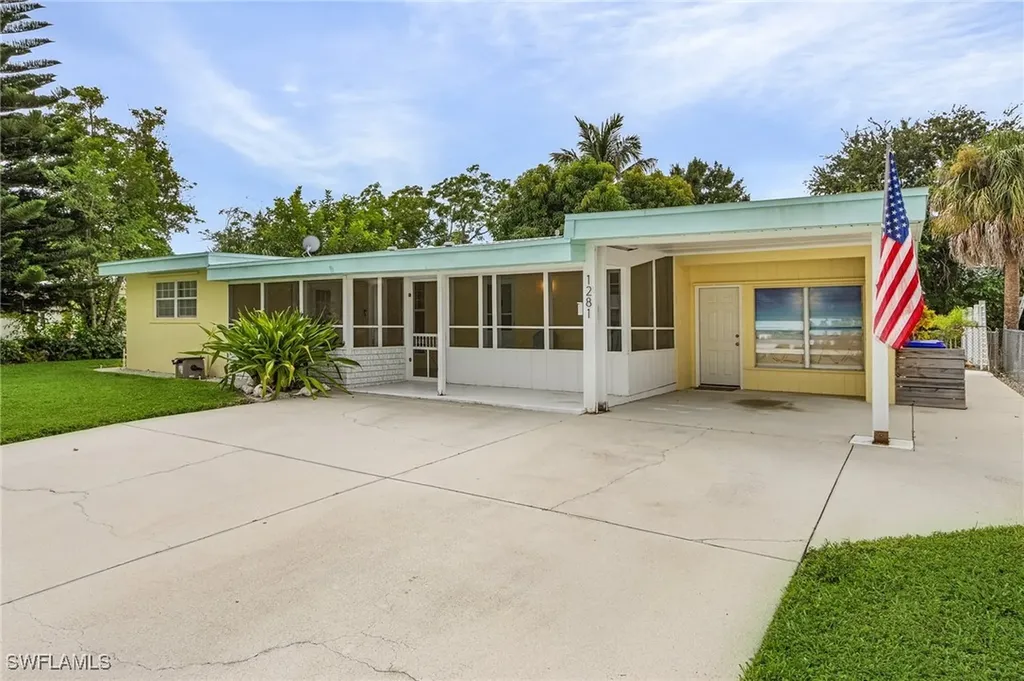 1281 10th Street N Naples FL 34102