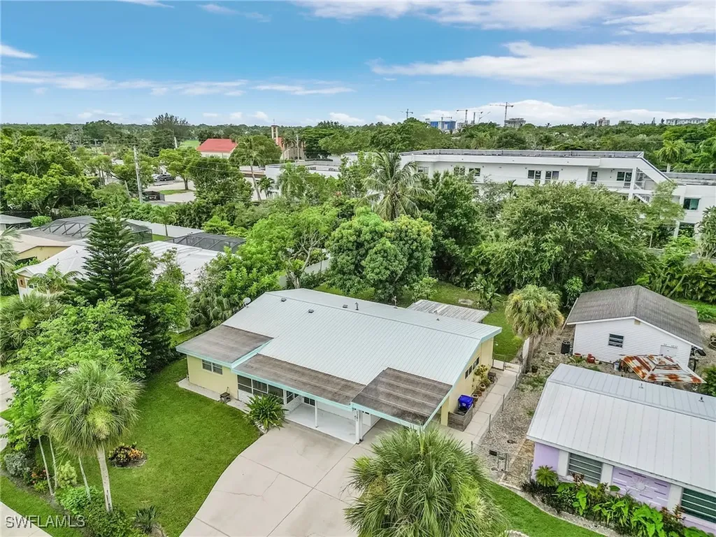 1281 10th Street N Naples FL 34102