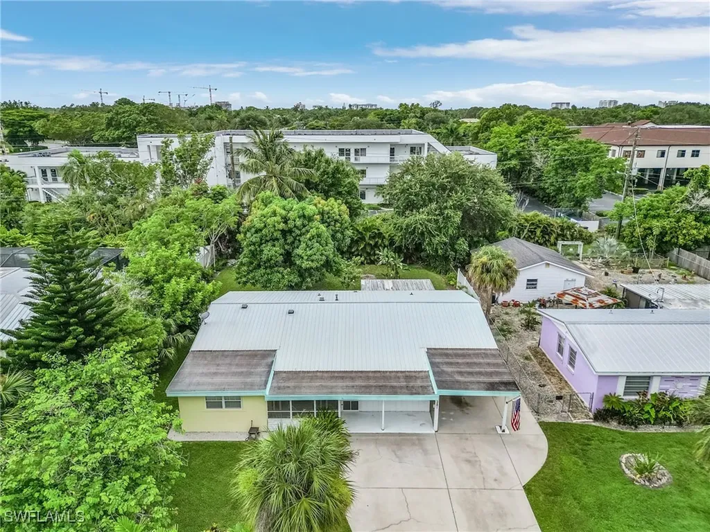 1281 10th Street N Naples FL 34102