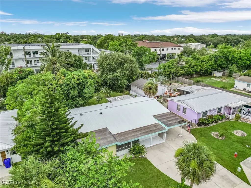 1281 10th Street N Naples FL 34102