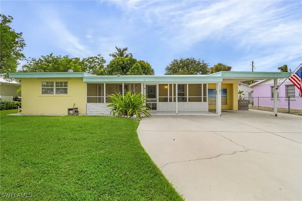 1281 10th Street N Naples FL 34102