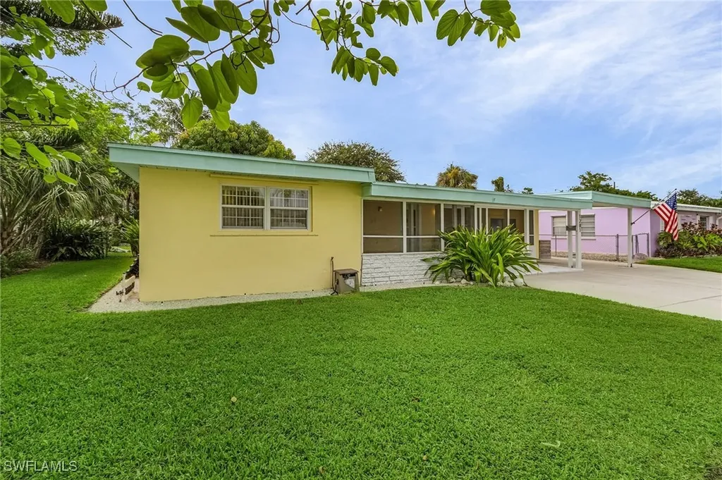 1281 10th Street N Naples FL 34102